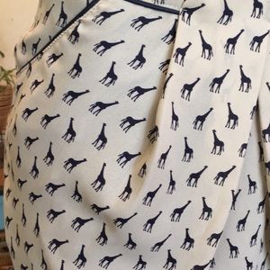Giraffe skirt with pockets.